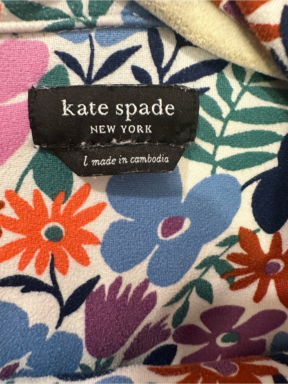 Kate Spade Button-Up Short Sleeve Pajama with Capri pants. Inseam 24” Size L - Picture 4 of 6